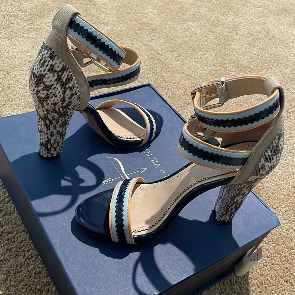 NIB!✅ Authentic Pour la Victoire open toe leather sandals